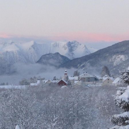 Apartment Dreamvalley Isfjorden Екстериор снимка