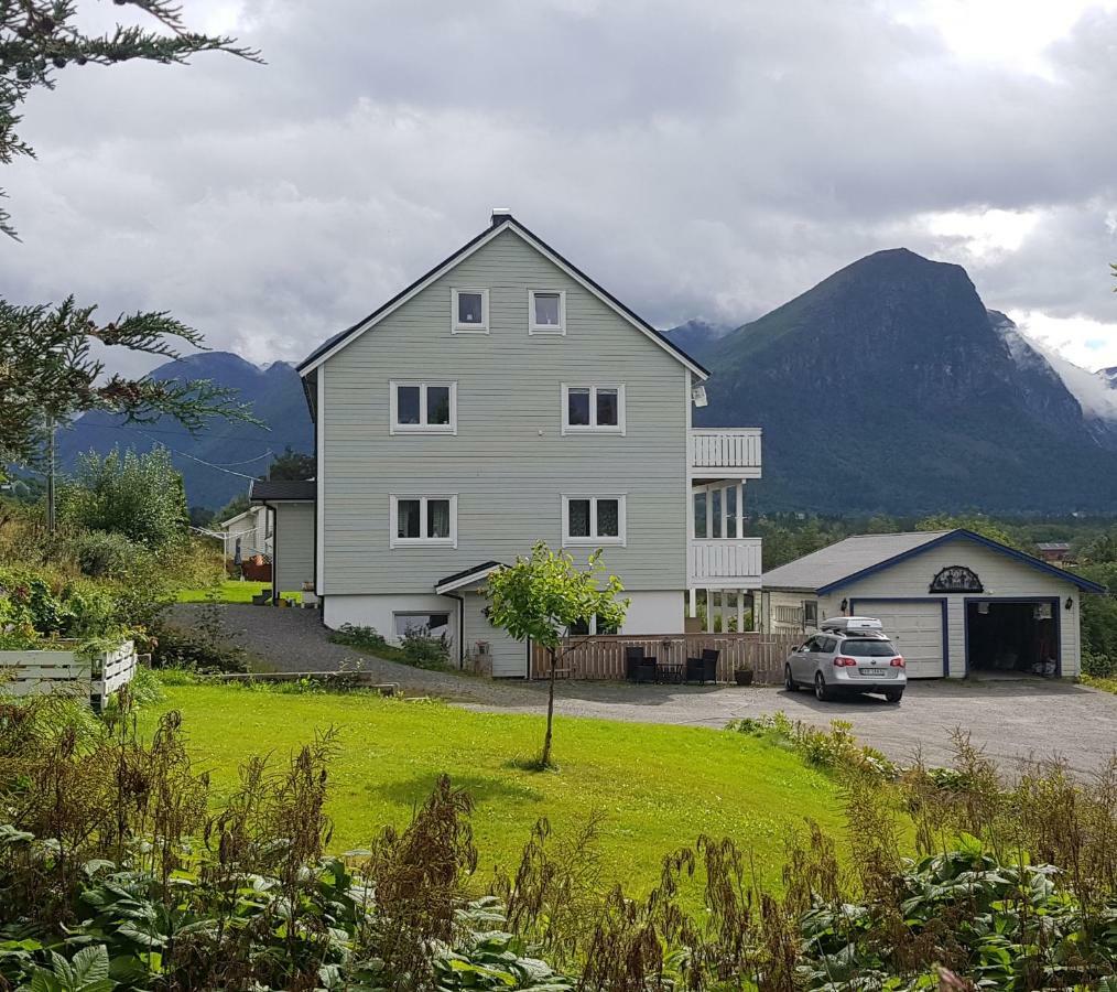 Apartment Dreamvalley Isfjorden Екстериор снимка
